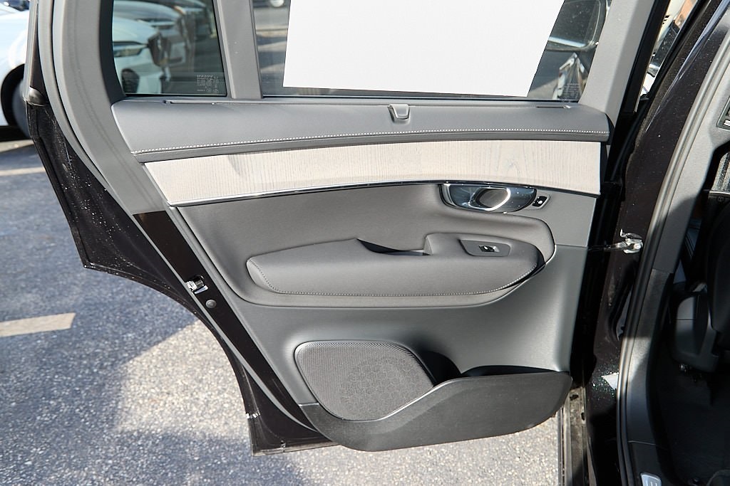 2026 VOLVO XC90 - Image 17