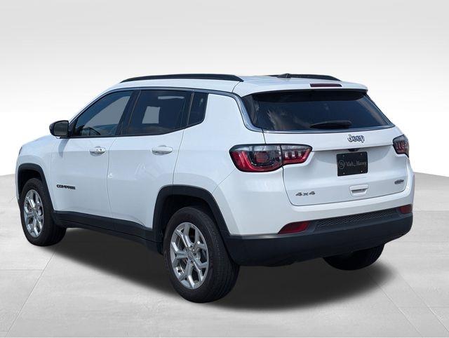 2024 Jeep Compass Latitude photo 3