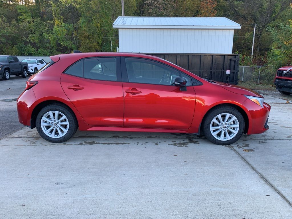 2026 Toyota Corolla SE photo 2