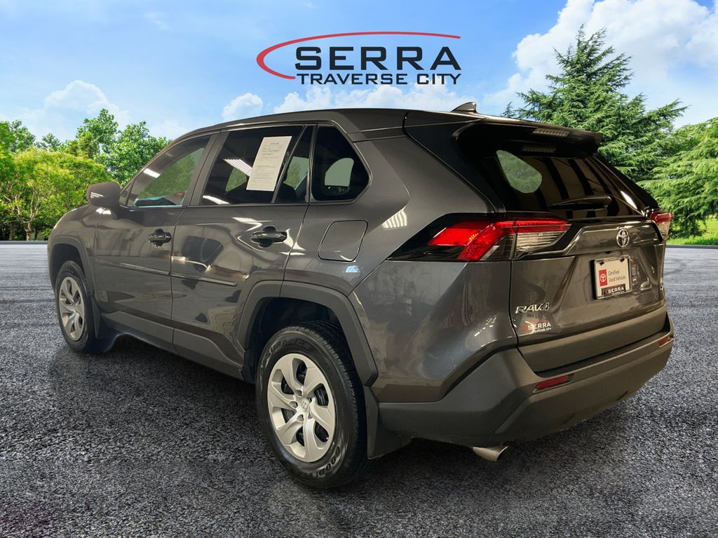 2022 Toyota RAV4 LE photo 7