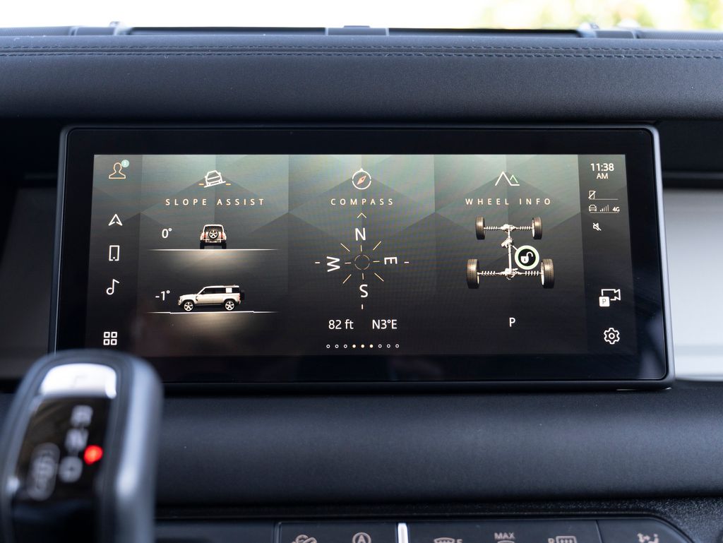2024 Land Rover Defender 110 S photo 21