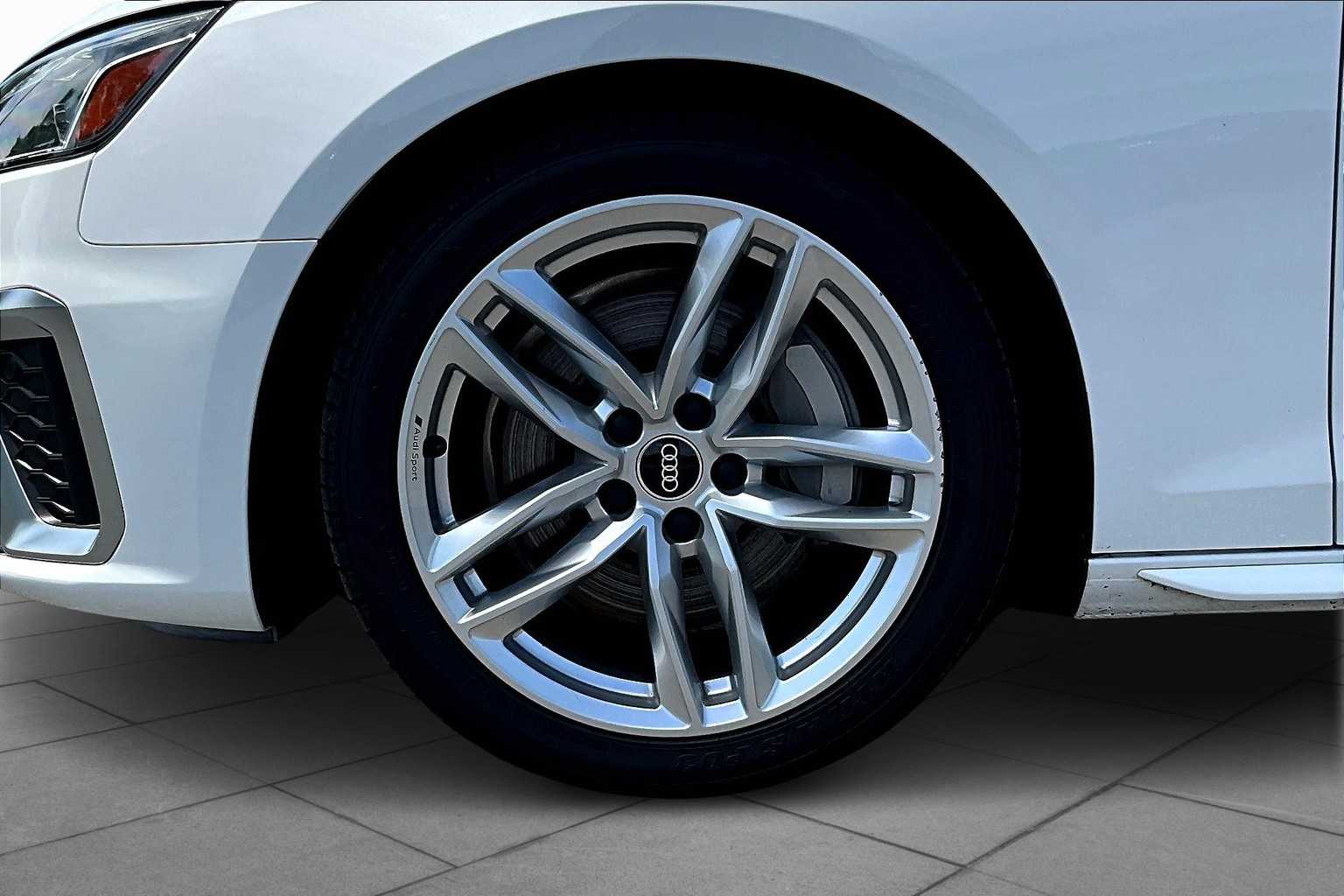2022 Audi A4 S line Quattro Premium Plus photo 10