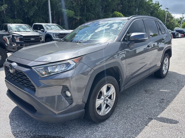 2020 Toyota RAV4 XLE photo 7