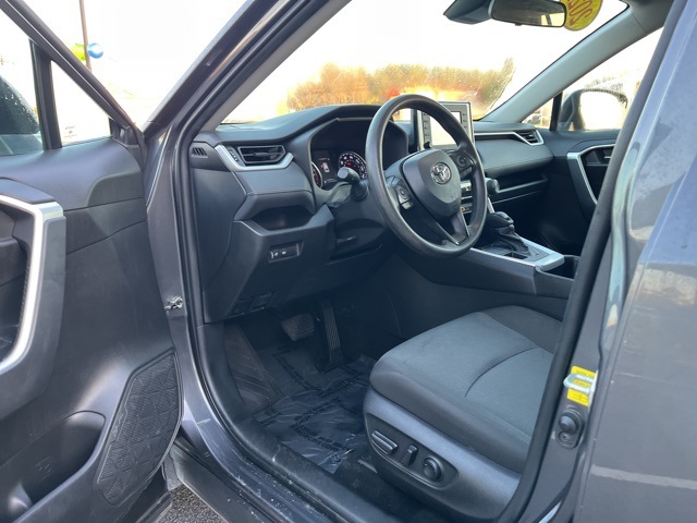 2022 Toyota RAV4 XLE photo 5