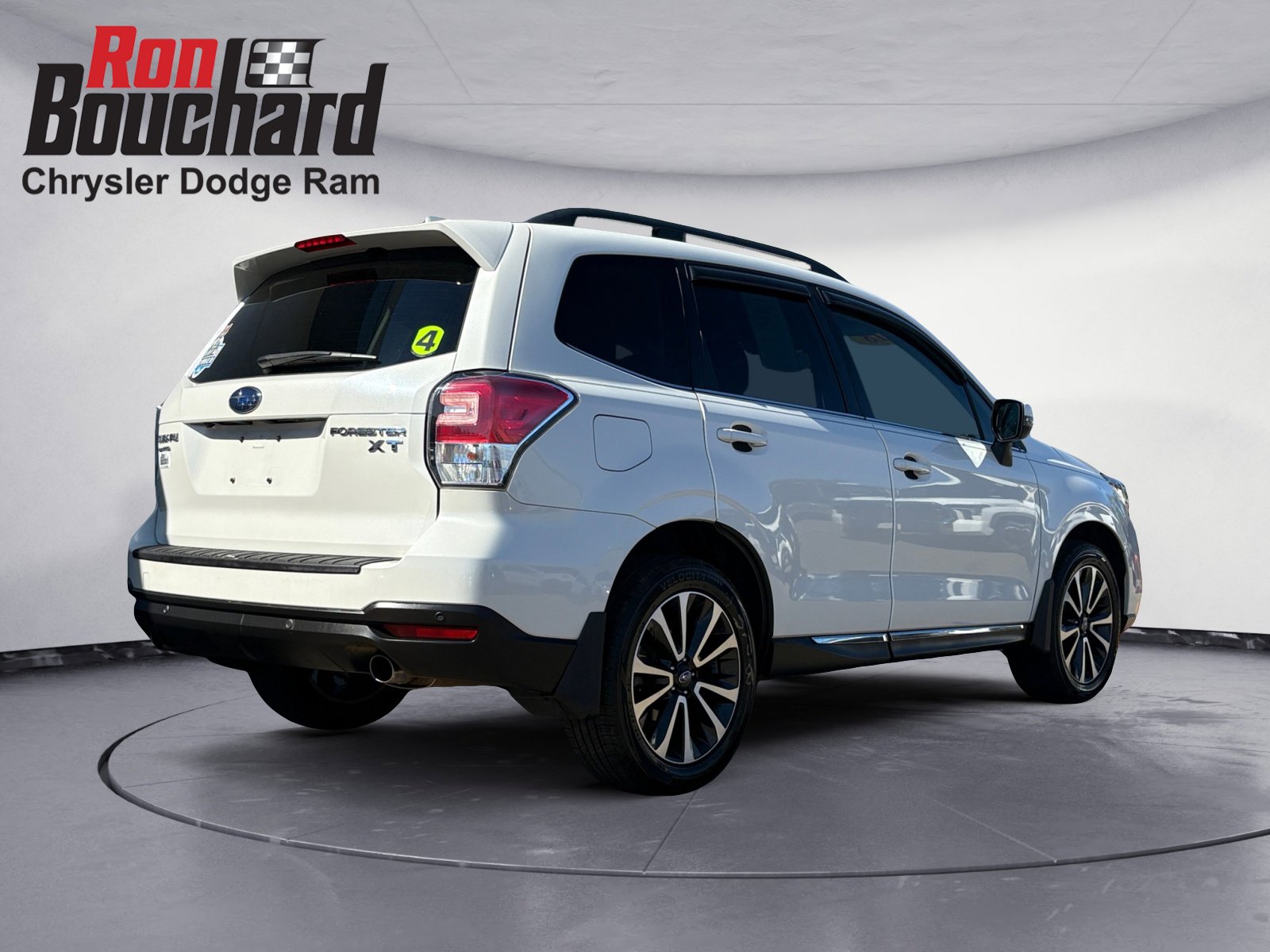 2018 Subaru Forester Touring photo 2