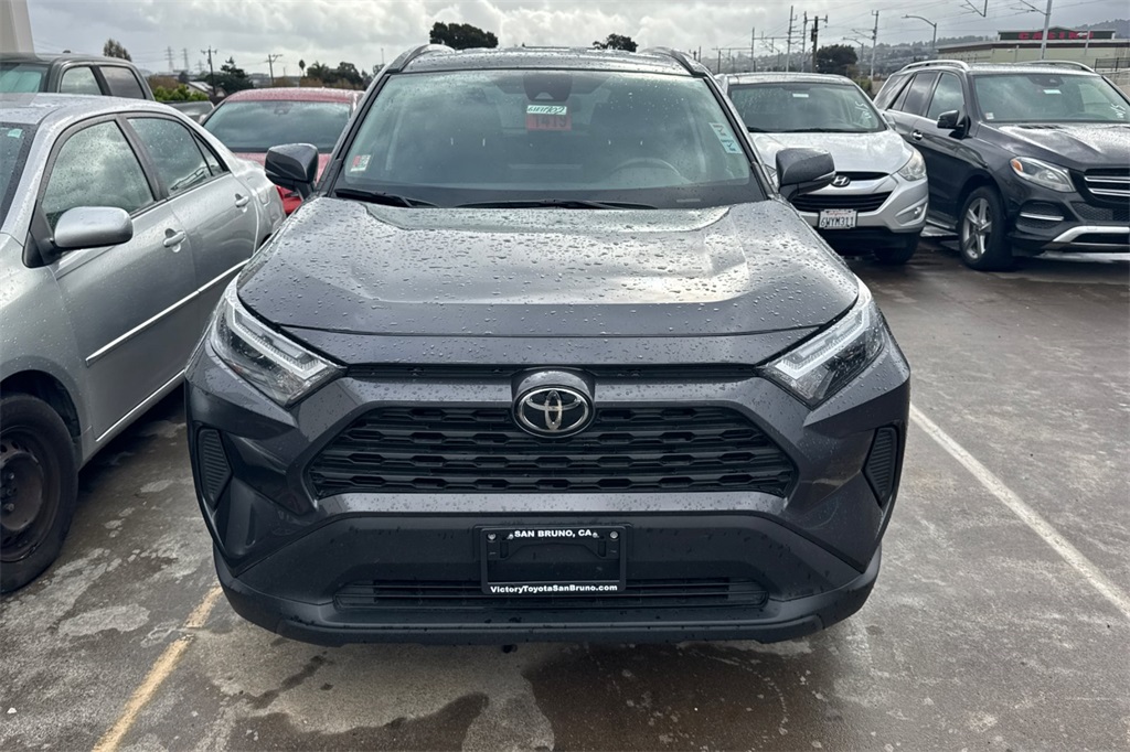 2025 Toyota RAV4 Hybrid XLE photo 2