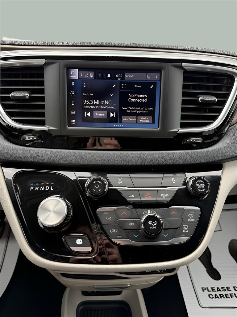 2023 Chrysler Voyager LX photo 27