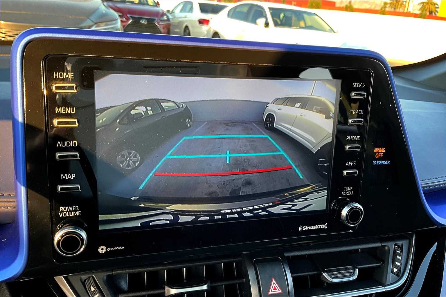 2022 Toyota C-HR XLE photo 26