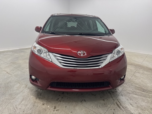 Used 2017 Toyota Sienna XLE with VIN 5TDDZ3DC6HS179215 for sale in Middleburg Heights, OH