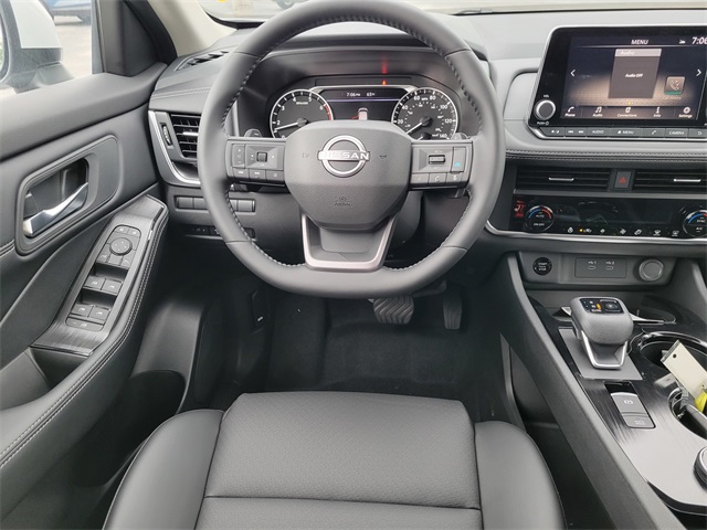 2026 Nissan Rogue SV photo 18