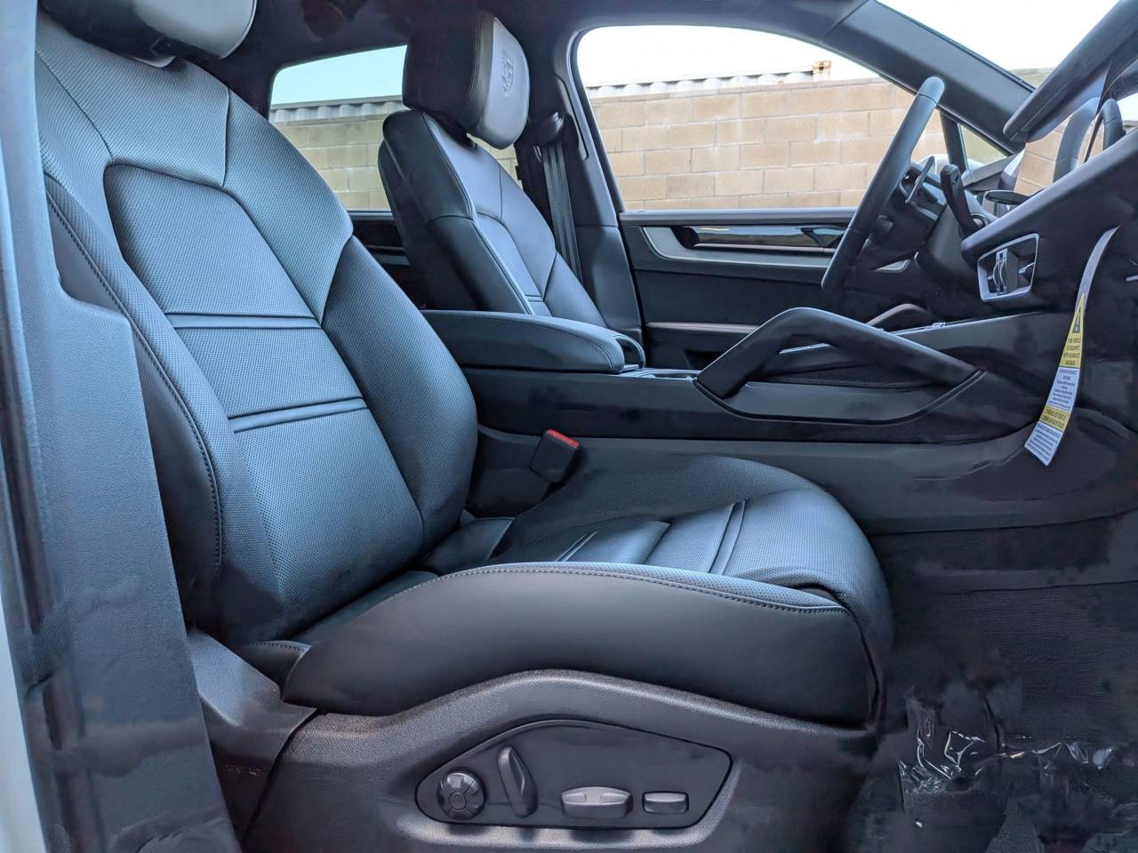 2026 Porsche Cayenne Base photo 20