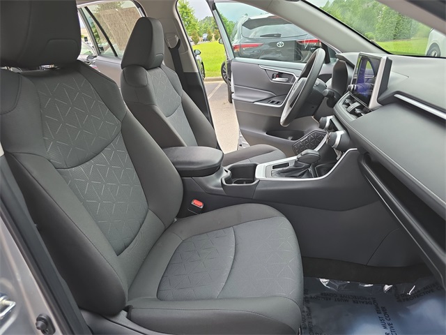 2024 Toyota RAV4 XLE photo 10