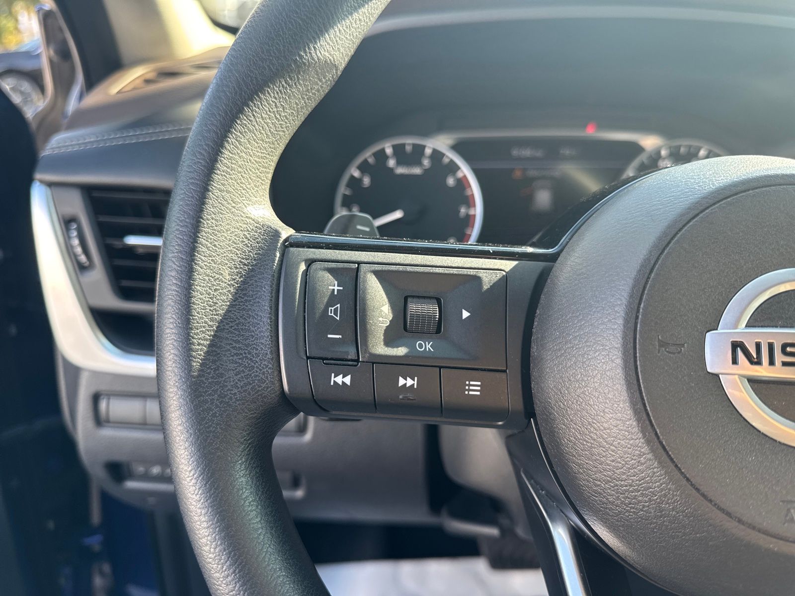 2021 Nissan Rogue S photo 12