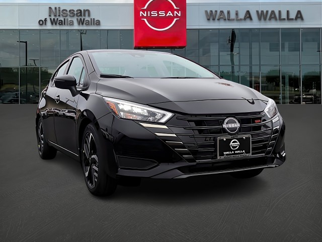 2025 Nissan Versa SR's photo