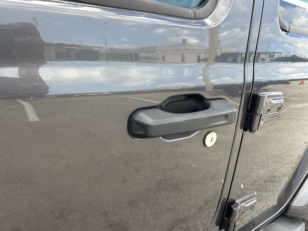 2019 Jeep Wrangler Unlimited Sahara photo 20