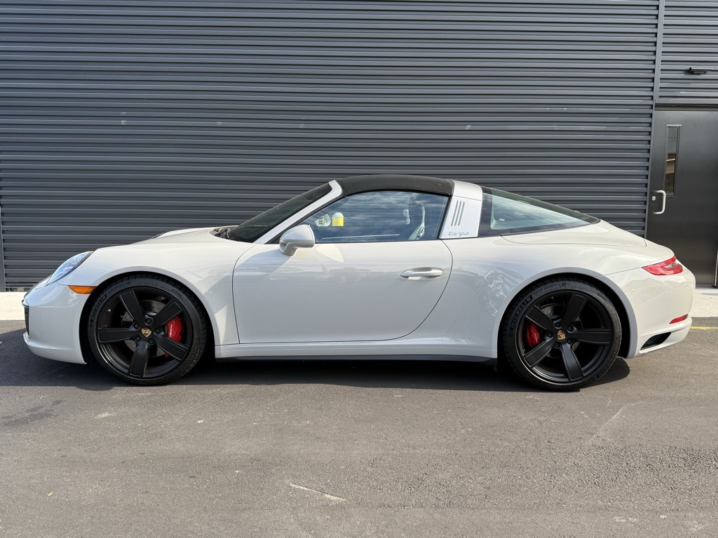 2019 Porsche 911 Targa 4S photo 2