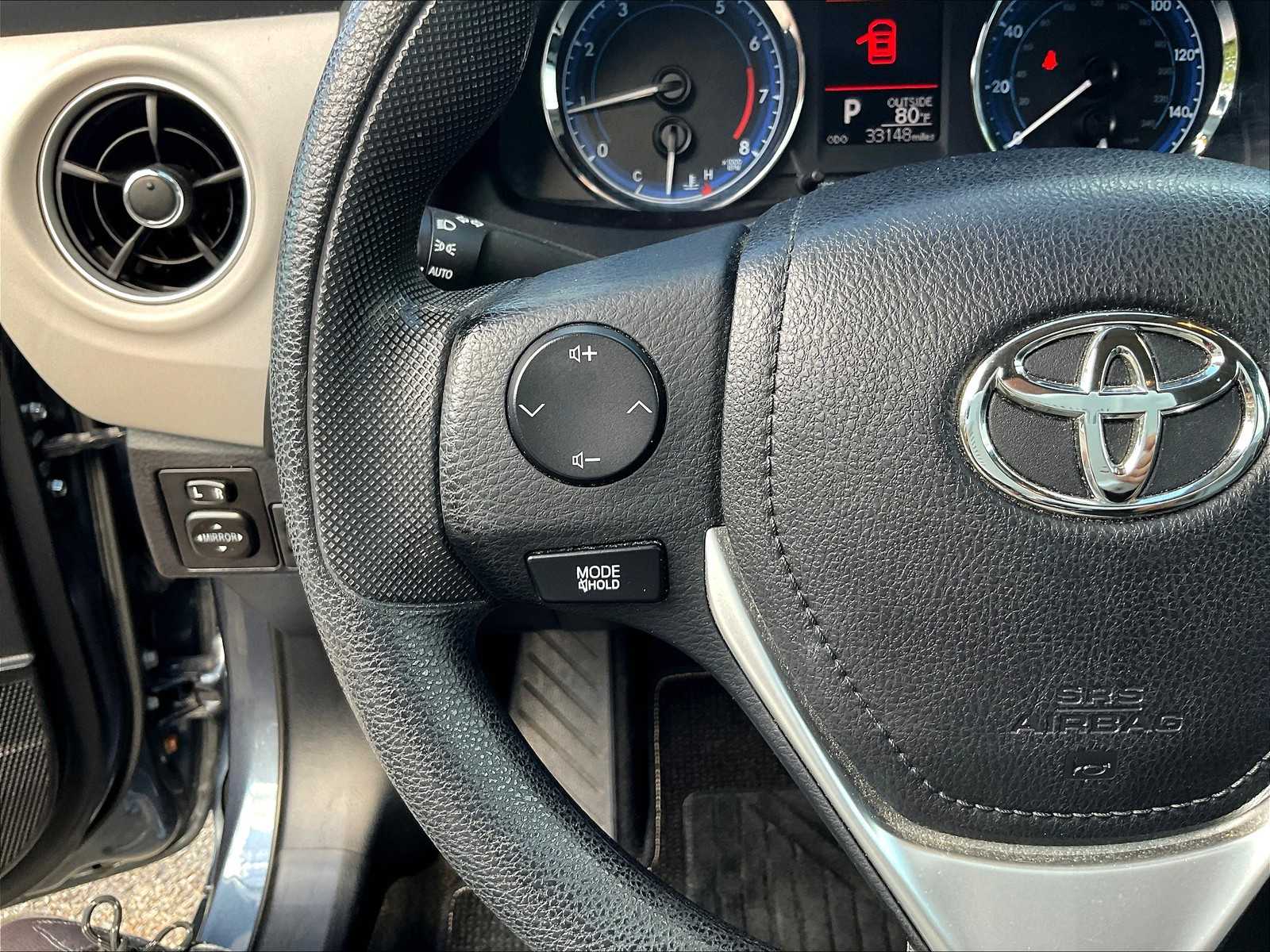 2017 Toyota Corolla LE photo 22