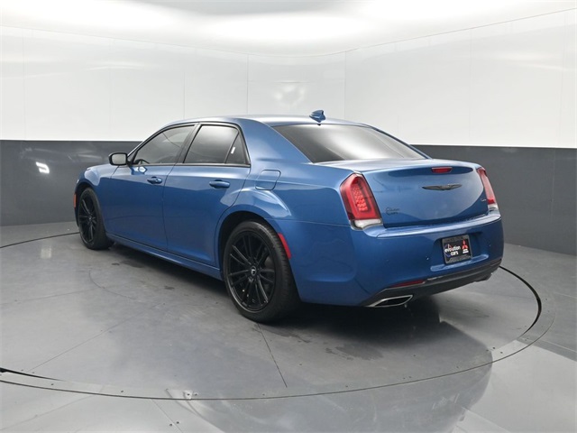 2023 Chrysler 300 Touring L photo 3