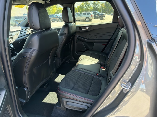2025 Ford Escape ST-Line photo 7
