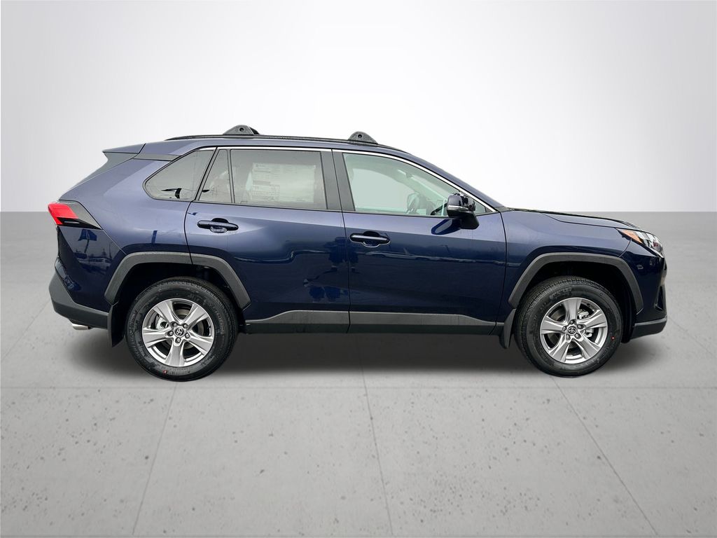 2025 Toyota RAV4 XLE photo 6