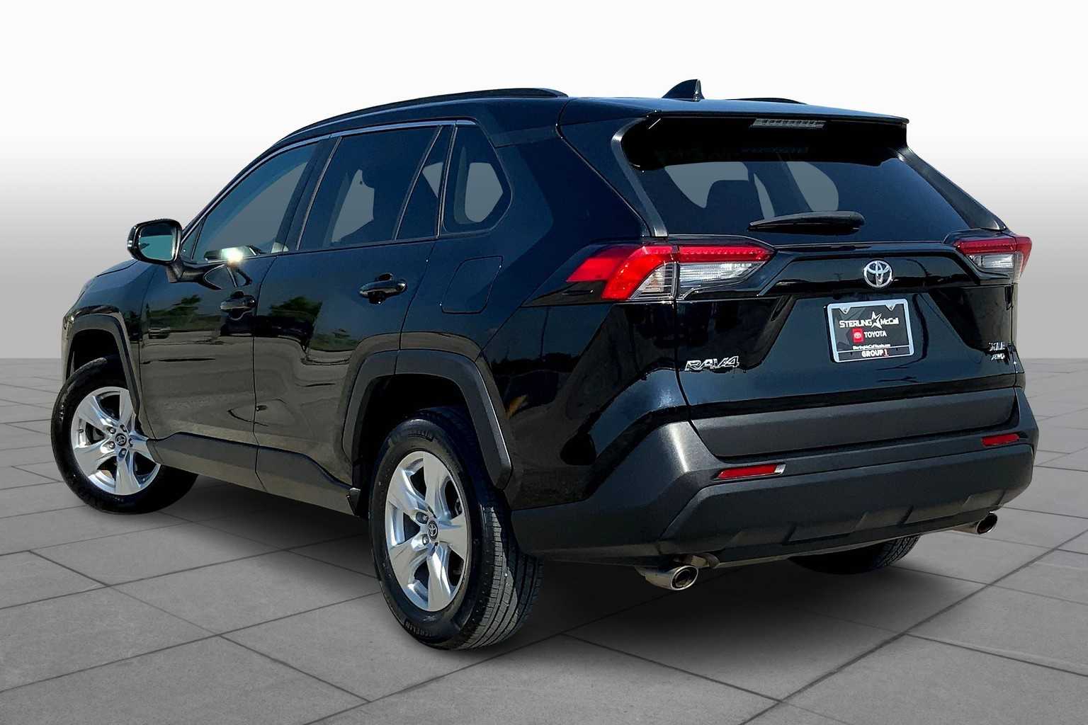 2021 Toyota RAV4 XLE photo 10