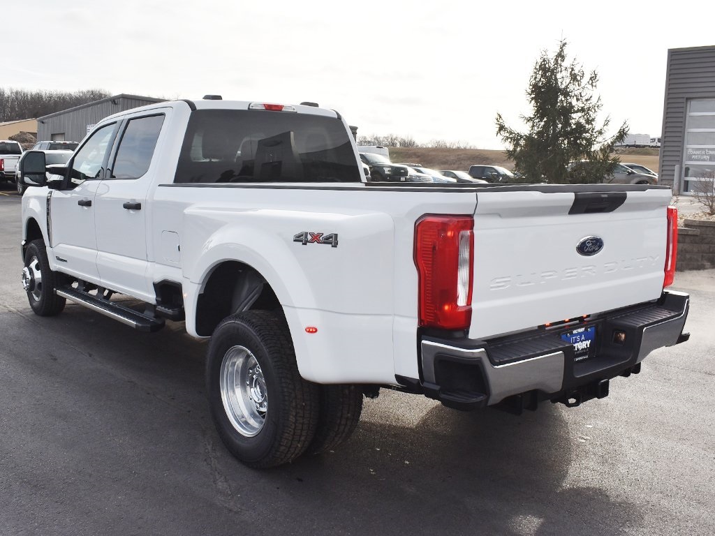 2025 Ford F-350 XLT photo 3