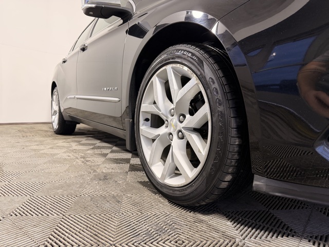 Used 2015 Chevrolet Impala 2LZ with VIN 2G1165S39F9134990 for sale in Shakopee, Minnesota