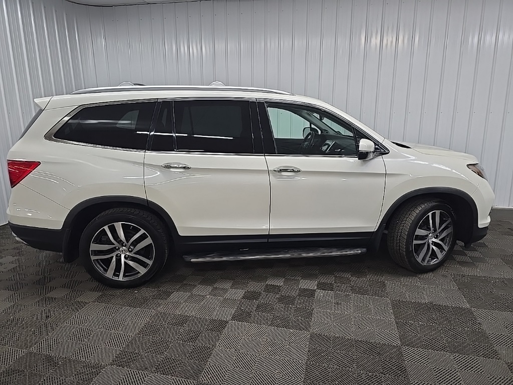 2018 Honda Pilot Elite photo 2