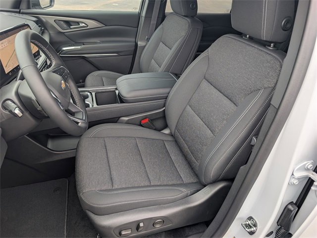2025 Chevrolet Traverse photo 9