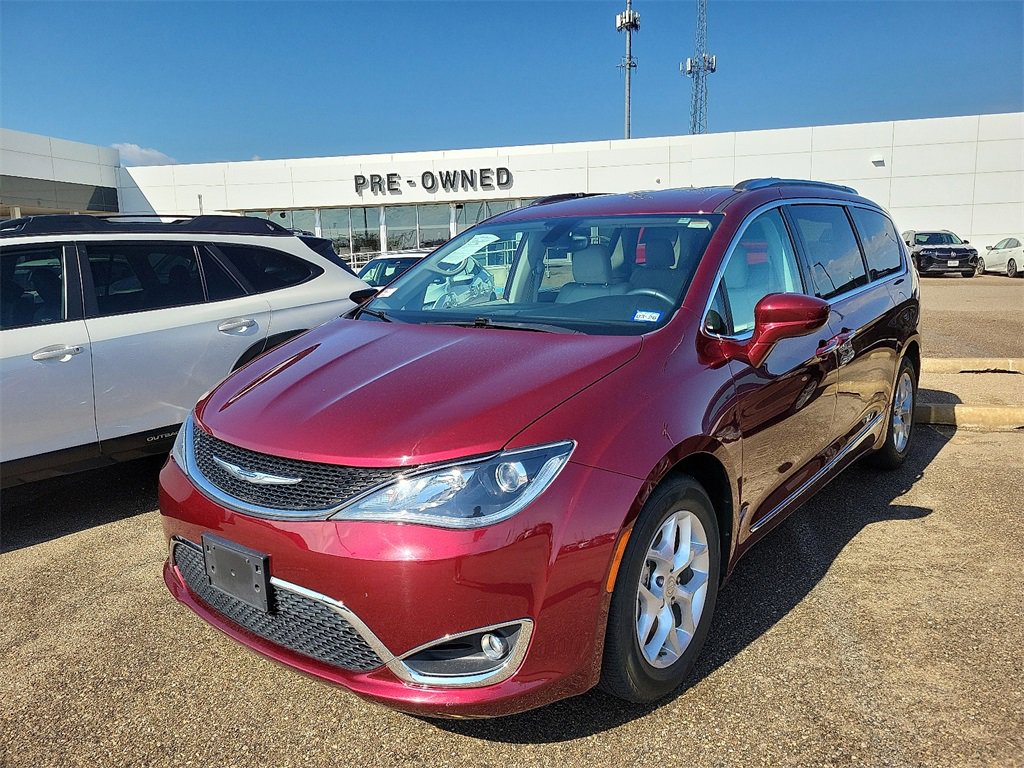 2017 Chrysler Pacifica Touring Plus photo 3