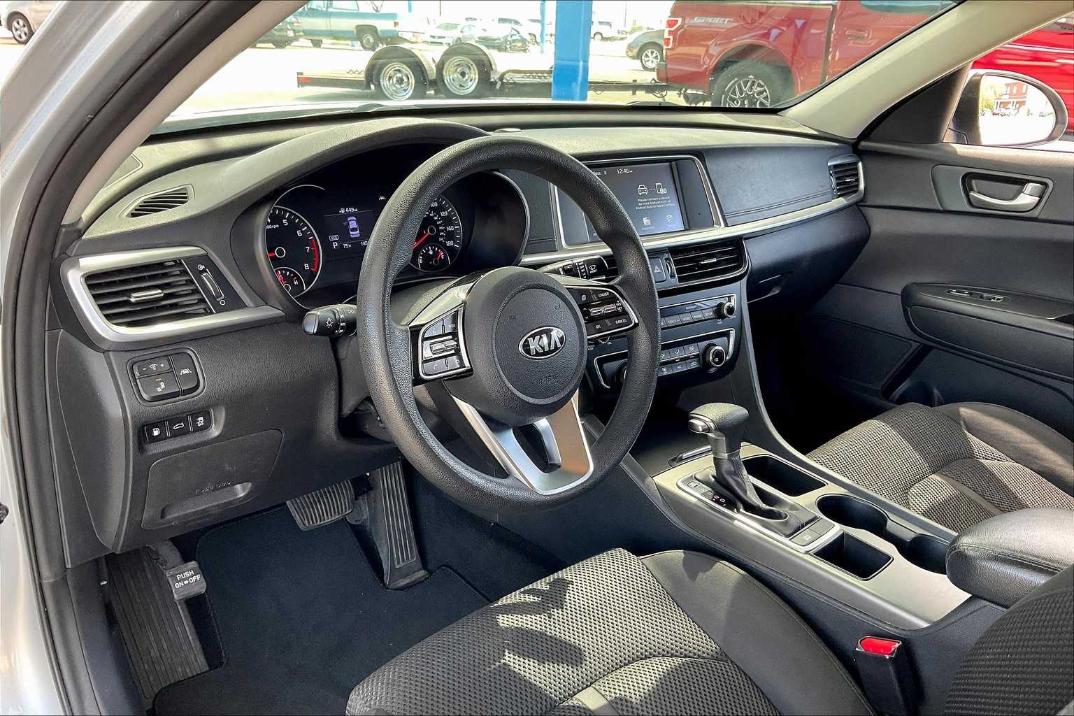 2020 Kia Optima LX photo 16