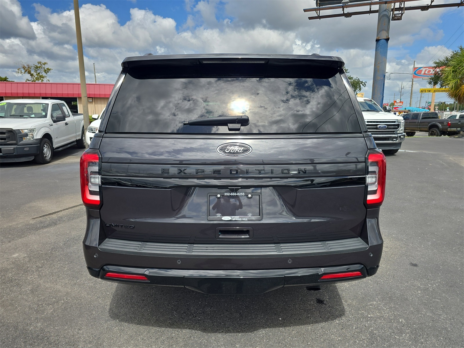 2024 Ford Expedition Limited photo 4