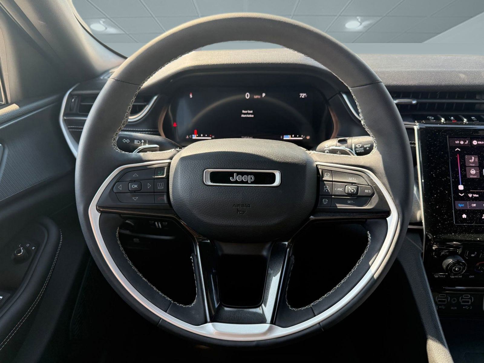 2023 Jeep Grand Cherokee Altitude photo 12
