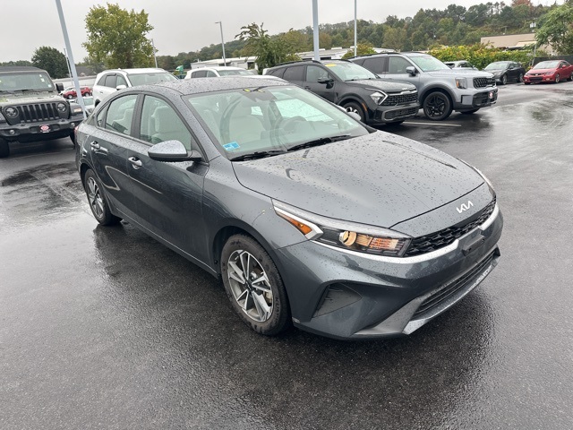 2023 Kia Forte LXS photo 2
