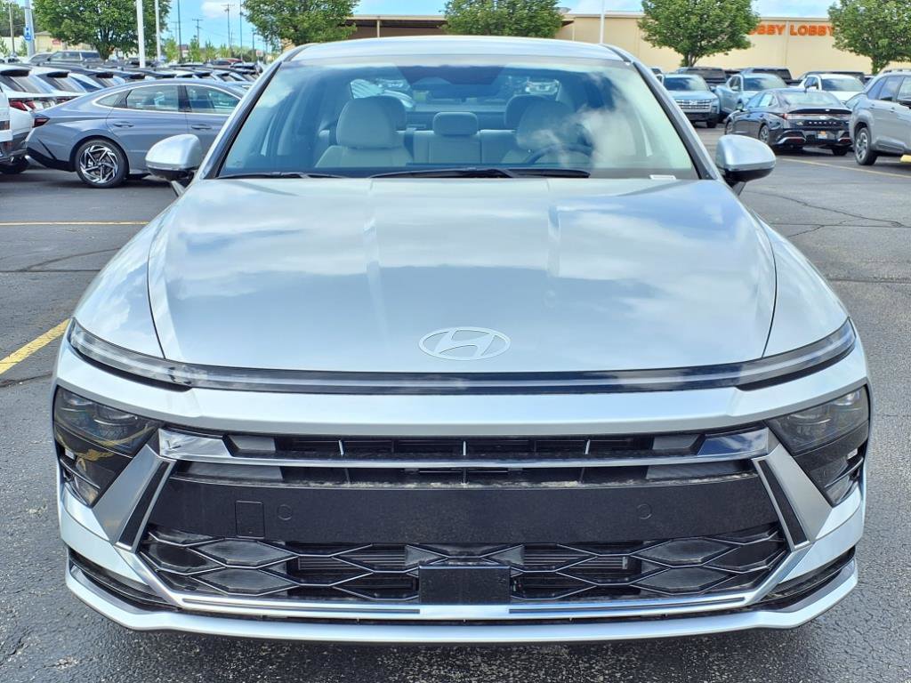 2025 Hyundai Sonata Hybrid SEL photo 2