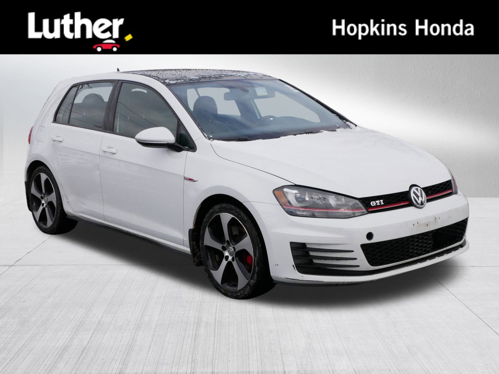 2016 Volkswagen Golf GTI Base's photo