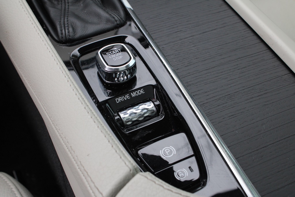 2020 Volvo XC90 T5 Momentum photo 21