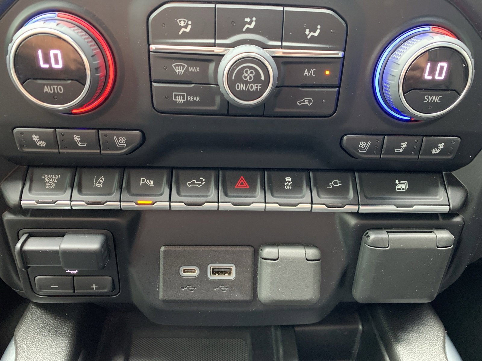 2023 Chevrolet Silverado 2500HD High Country photo 23