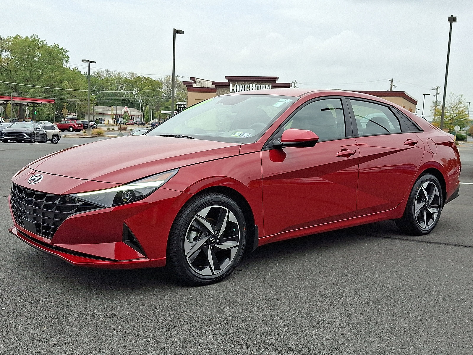 2023 Hyundai Elantra SEL photo 3