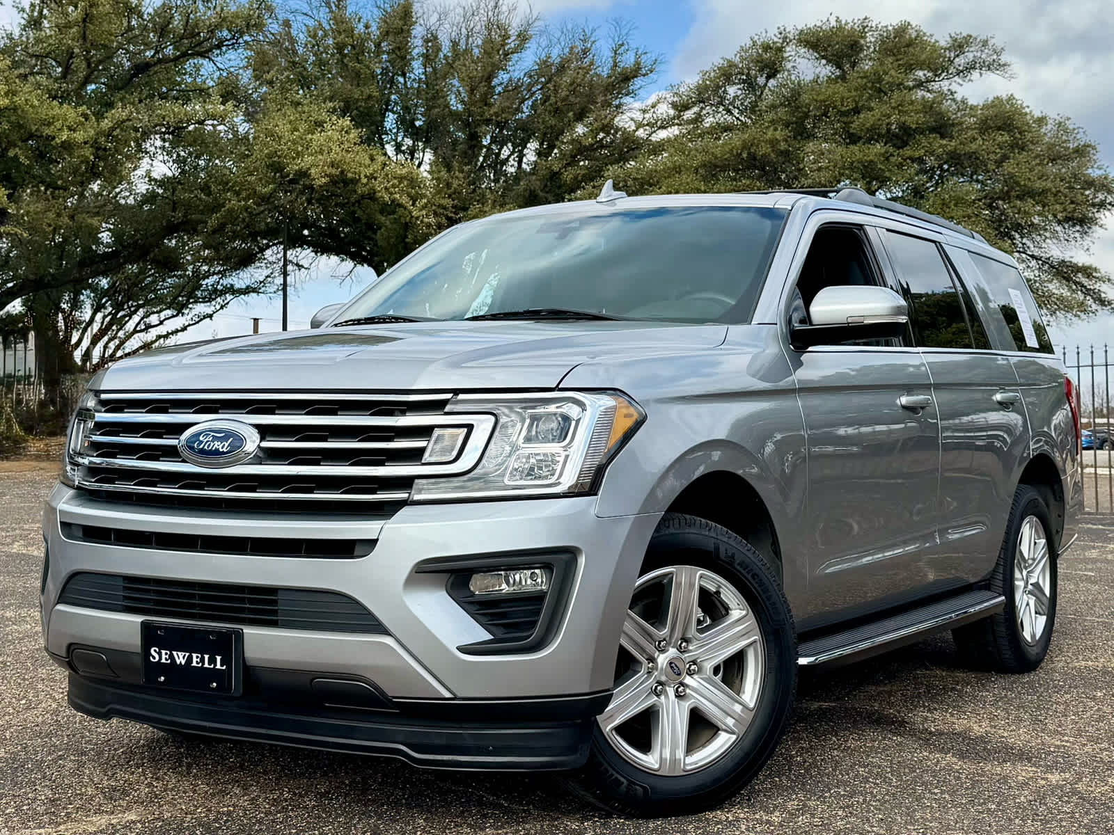 2021 Ford Expedition XLT's photo