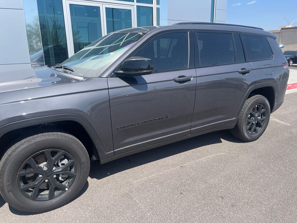 2025 Jeep Grand Cherokee Altitude X photo 5
