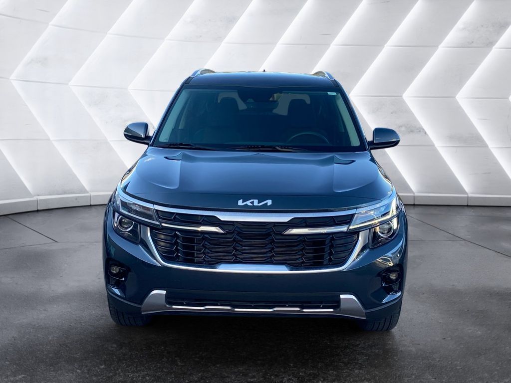 2024 Kia Seltos S photo 2