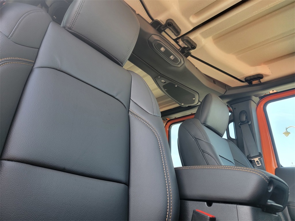 2025 Jeep Wrangler Sahara photo 14
