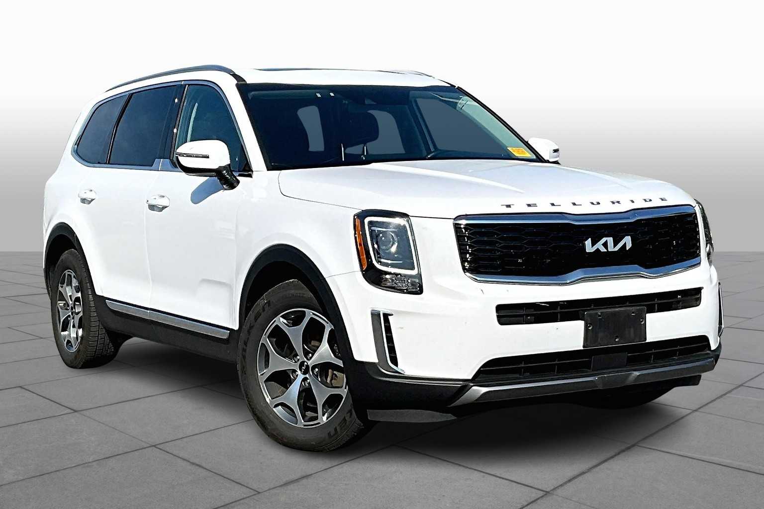 2022 Kia Telluride EX photo 2