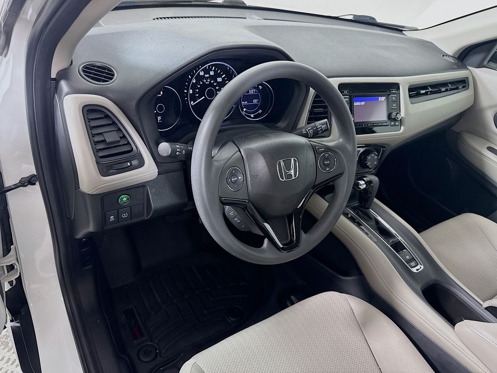 2016 Honda HR-V LX photo 9