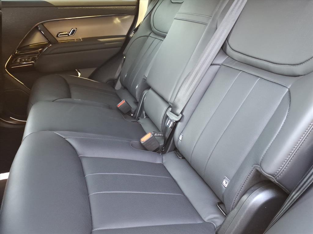 2025 Land Rover Range Rover Sport SE photo 4