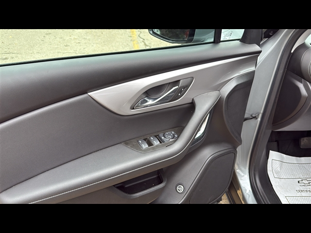2025 Chevrolet Blazer 2LT photo 2