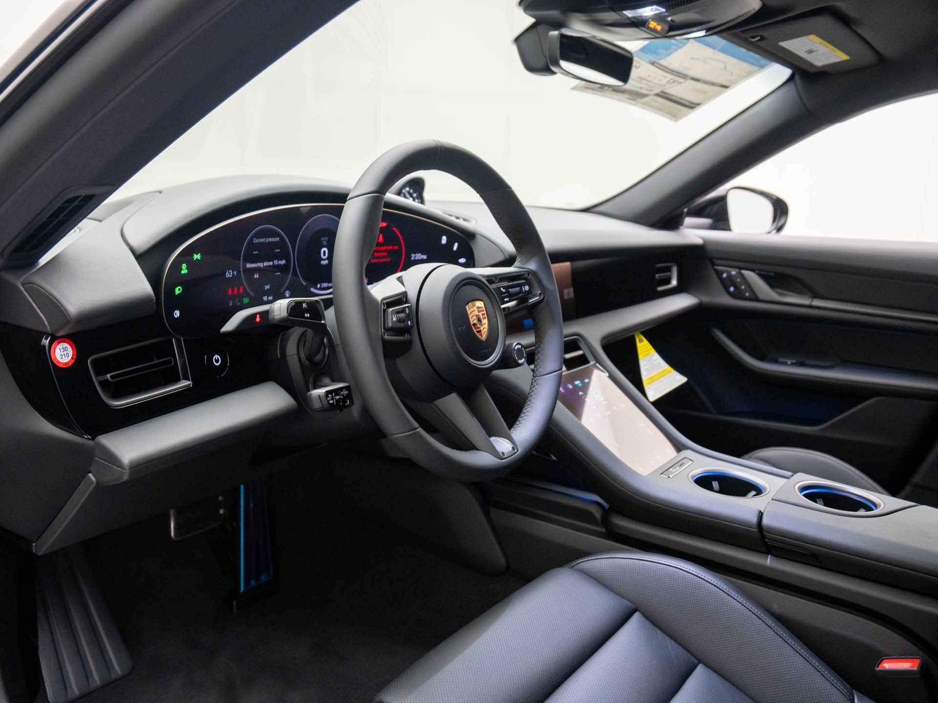 2025 Porsche Taycan photo 4
