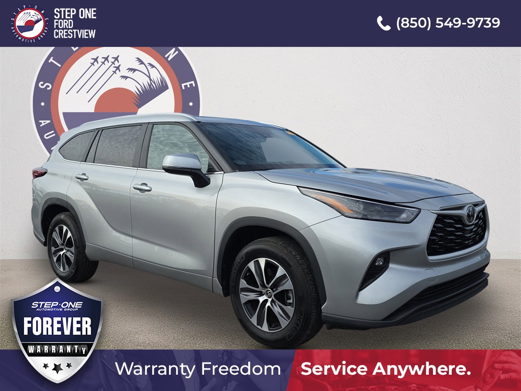 2024 Toyota Highlander LE's photo