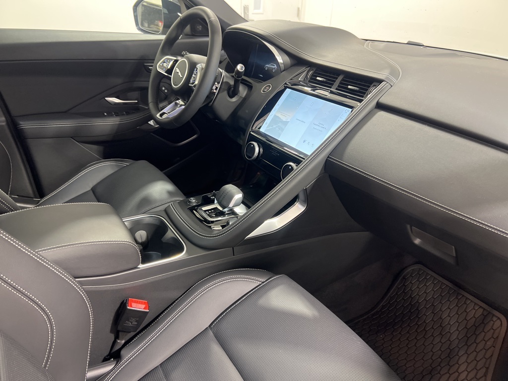 2024 Jaguar E-PACE R-Dynamic SE photo 23